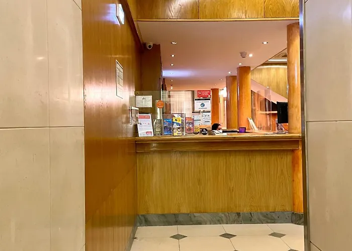 Universal 2* פורטו