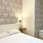 Universal Hotel 2*