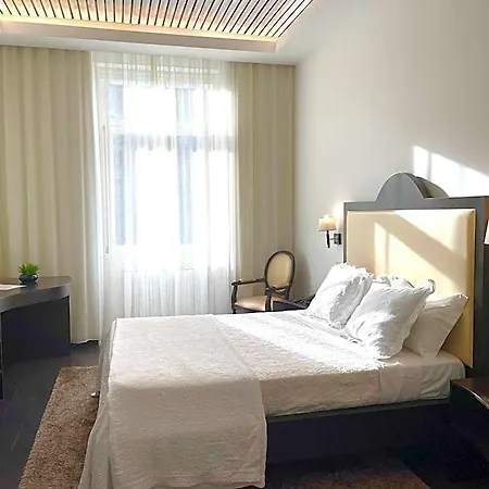 Universal Hotel 2*
