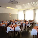 Universal מלון