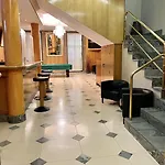 ウニヴェルサル 2*