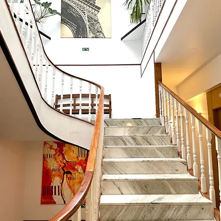 Universal Hotel 2*