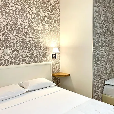 Universal Hotel 2*